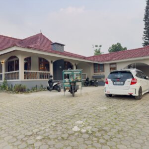Villa Coolibah Klasik 8 – Private Pool, Billiard & Kapasitas 80 Orang di Puncak