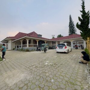Villa Coolibah Klasik 8 – Private Pool, Billiard & Kapasitas 80 Orang di Puncak
