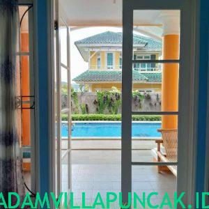sewa villa di puncak ada kolam renang
