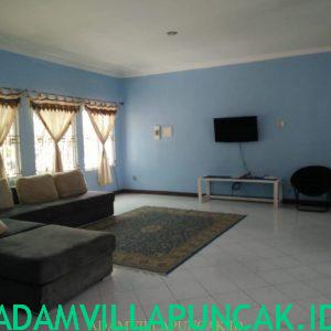 sewa villa di puncak ada kolam renang