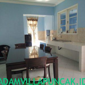 sewa villa di puncak ada kolam renang