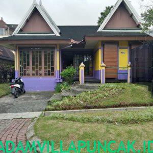 villa kota bunga kolam renang pribadi
