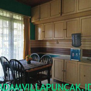 villa kota bunga kolam renang pribadi