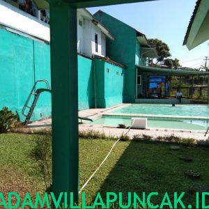 villa dekat taman bunga nusantara kolam renang pribadi