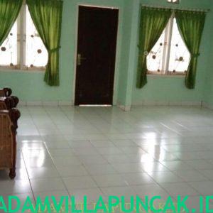 villa dekat taman bunga nusantara kolam renang pribadi