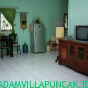 villa dekat taman bunga nusantara kolam renang pribadi