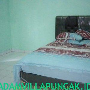 villa dekat taman bunga nusantara kolam renang pribadi