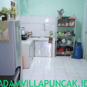 villa dekat taman bunga nusantara kolam renang pribadi