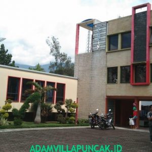 villa ciloto 5 kamar Kolam Renang Pribadi Karaoke