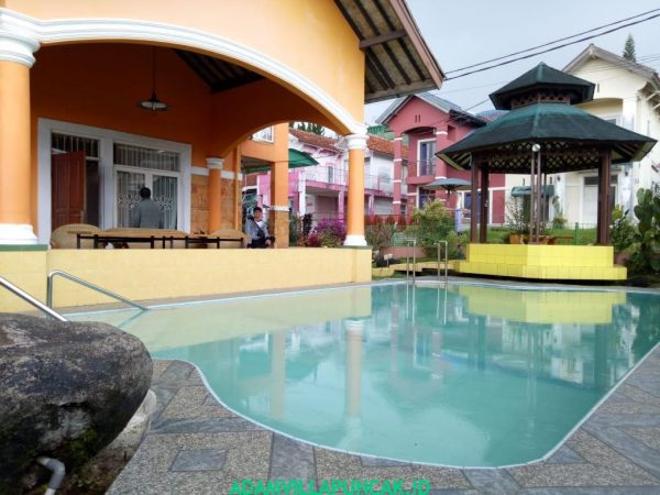villa cipendawa puncak 6 kamar kolam renang pribadi