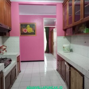 villa cipendawa puncak 6 kamar kolam renang pribadi
