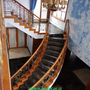 Villa Taman Bunga Nusantara 4 Kamar Kolam Renang & Billiard