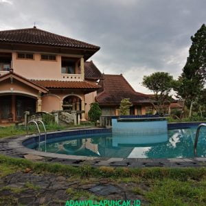 Rekomendasi Sewa Villa Dekat Taman Bunga Nusantara Untuk