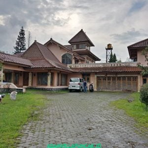 Villa Taman Bunga Nusantara 4 Kamar Kolam Renang & Billiard