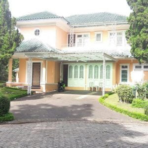 villa di puncak untuk 40 orang