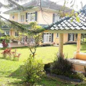 villa di puncak untuk 40 orang