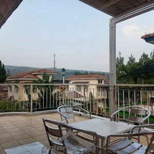 Villa Seruni 4 Kamar Kolam Renang Pribadi