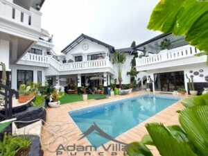 Villa MN10 Cipanas, 6 kamar mewah dengan rooftop dan kolam renang